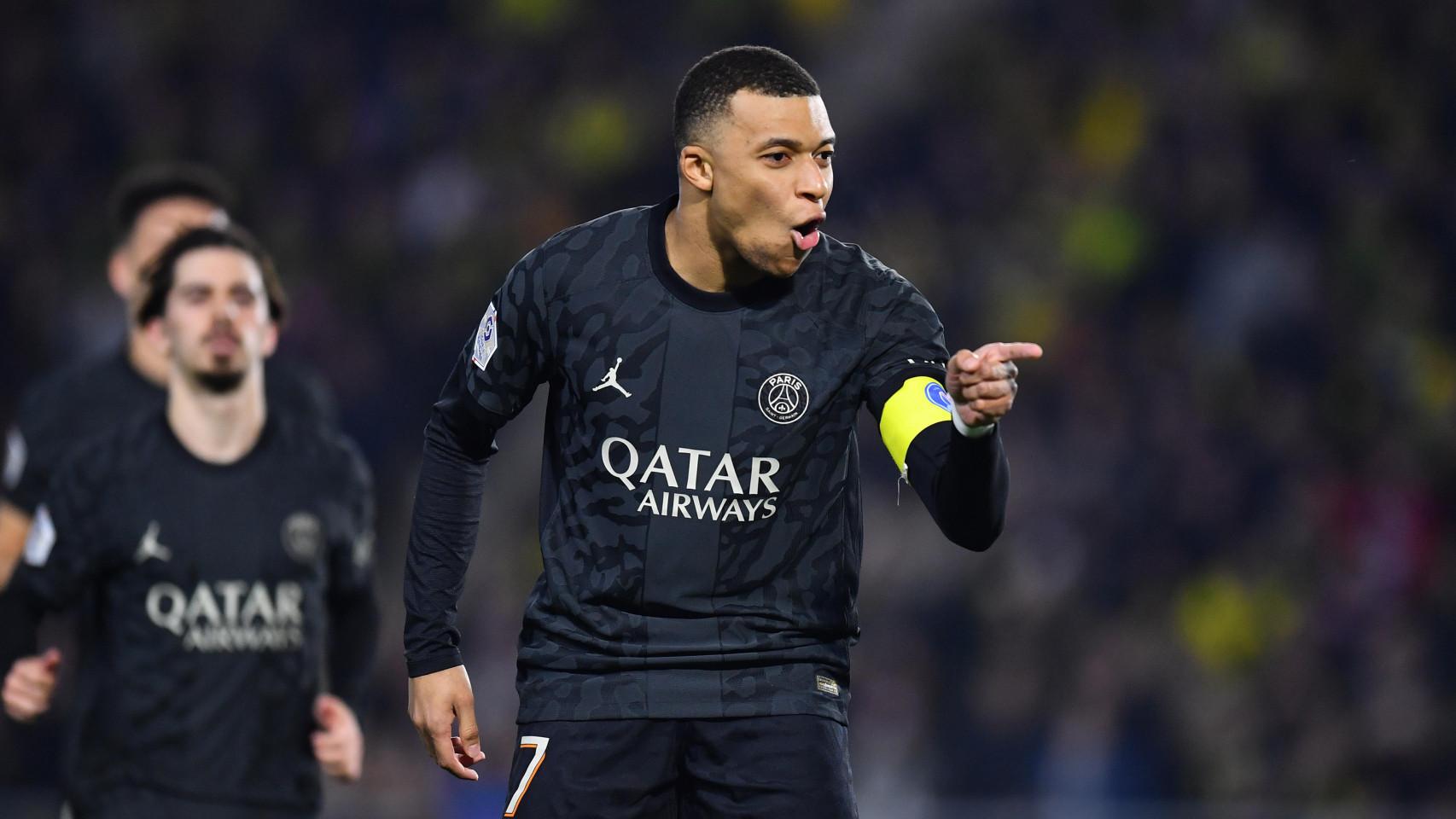 Mbappé festeja un gol con el PSG en la 2023-24