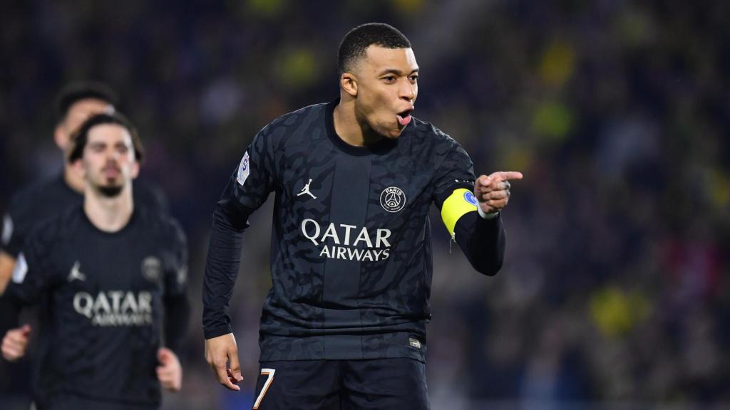 Mbappé festeja un gol con el PSG en la 2023-24