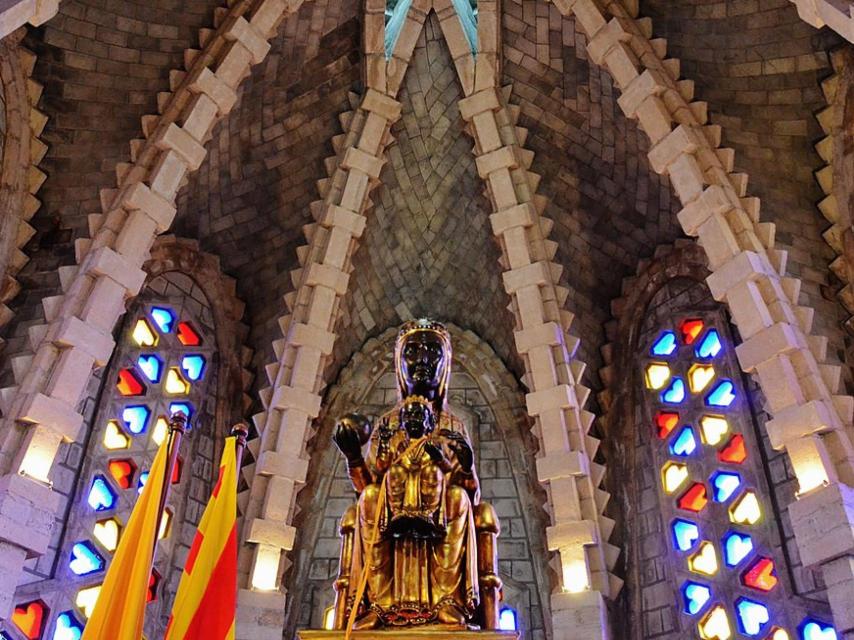 Camarín de la Moreneta en el interior del santuario