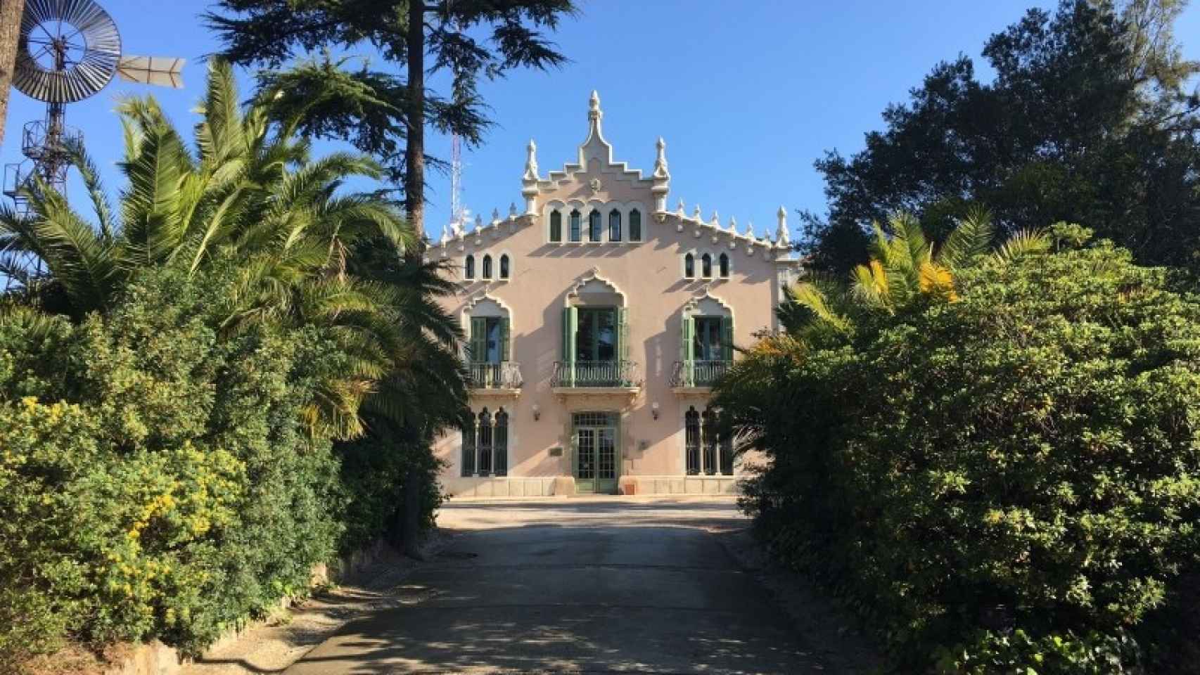 Can Ginestar, edifico ubicado en Sant Just Desvern