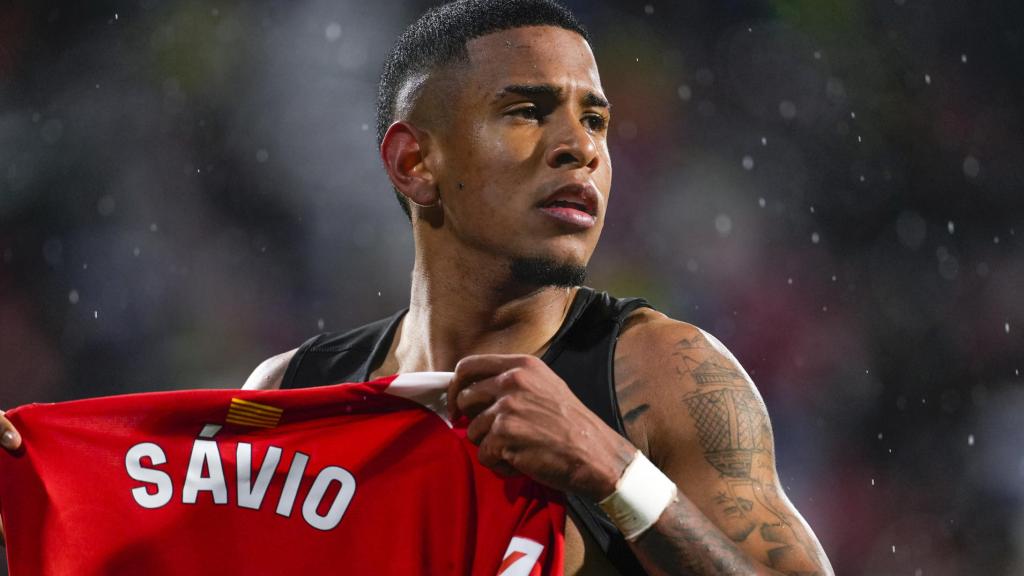 Savinho se quita la camiseta para celebrar su gol contra el Rayo Vallecano