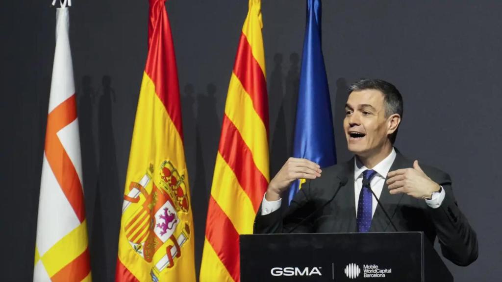 El presidente del Gobierno, Pedro Sánchez, interviene en la tradicional cena de bienvenida de la GSMA a los asistentes al Mobile World Congress