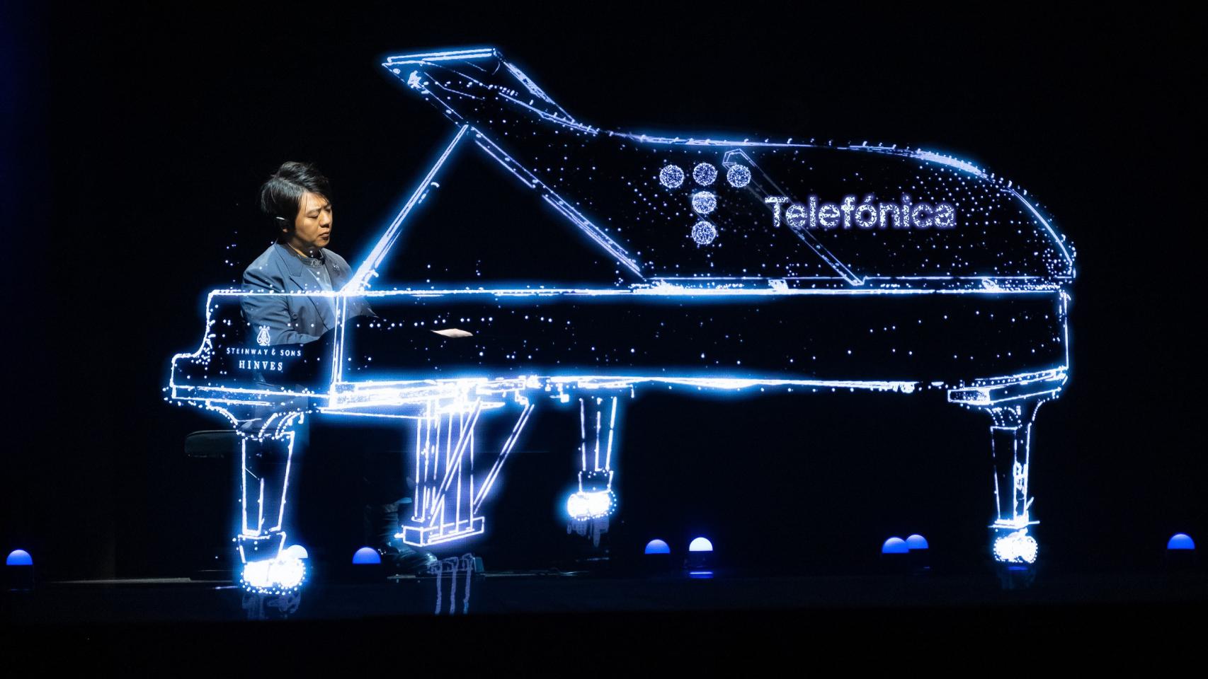 El célebre pianista Lang Lang durante el concierto inaugural del centenario de Telefónica en Barcelona