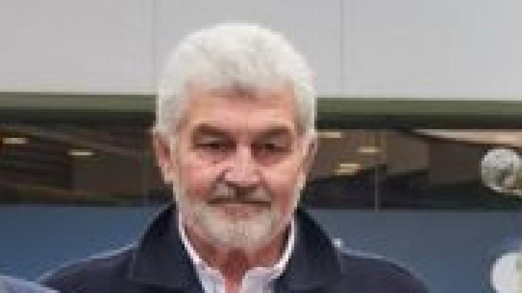 Michel André, director del Laboratorio de Bioacústica Aplicada UPC; Marian Puig, presidente de ISDIN; Eulàlia Ripoll, Head of Business Spain GSMA; Jaume Collboni, alcalde de Barcelona; Juan Naya, CEO de ISDIN; y Jordi Valls, teniente de alcalde de Economia del Ayuntamiento de Barcelona, junto al prototipo de SeaSpore presentado en el Mobile World Congress