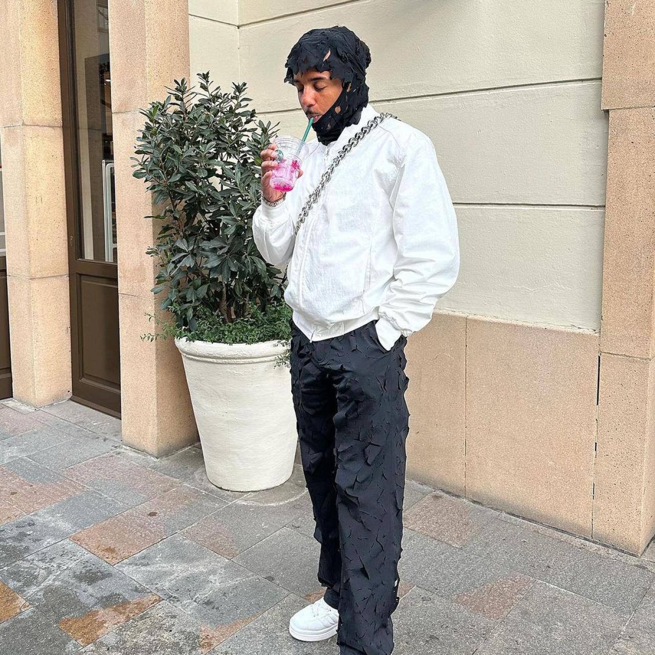 Jules Koundé en el centro comercial La Roca Village