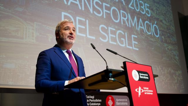 Jaume Collboni, responde a los periodistas en una nueva edición del 'L'alcalde respon 2024'