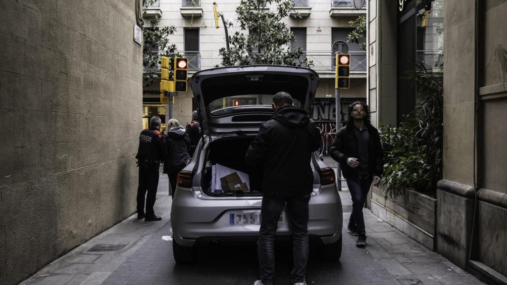Agentes de los Mossos durante el dispositivo especial de seguridad del Mobile World Congress 2024