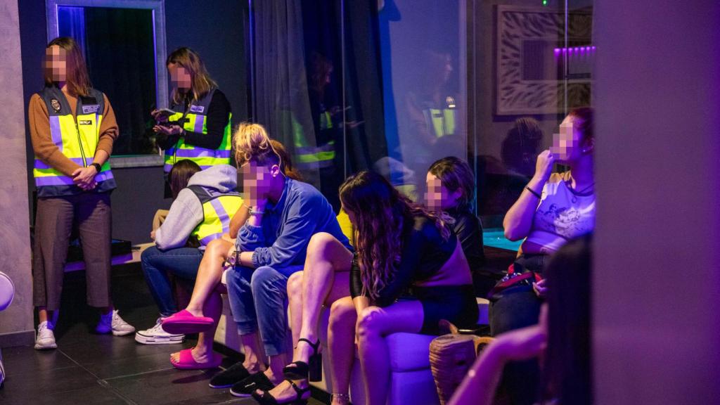 La Policía Nacional efectúa un dispositivo contra la trata de seres humanos con fines de explotación sexual en un céntrico club de Barcelona