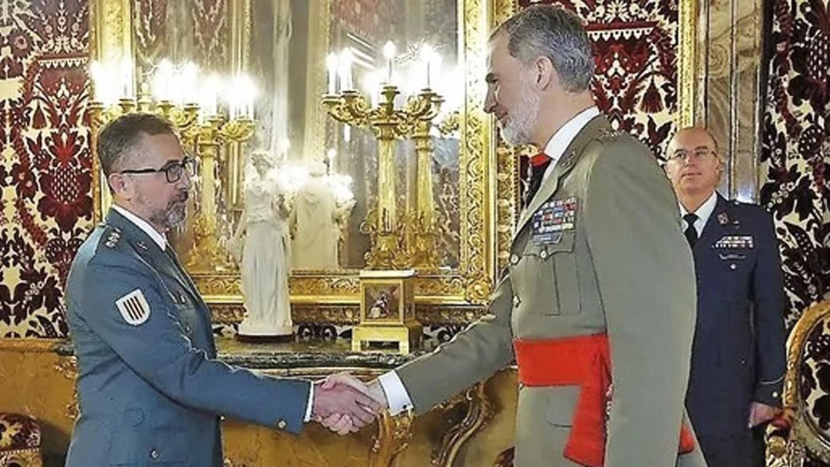 El general Pedro Pizarro, con el rey Felipe VI en un acto en el Palacio Real de Madrid