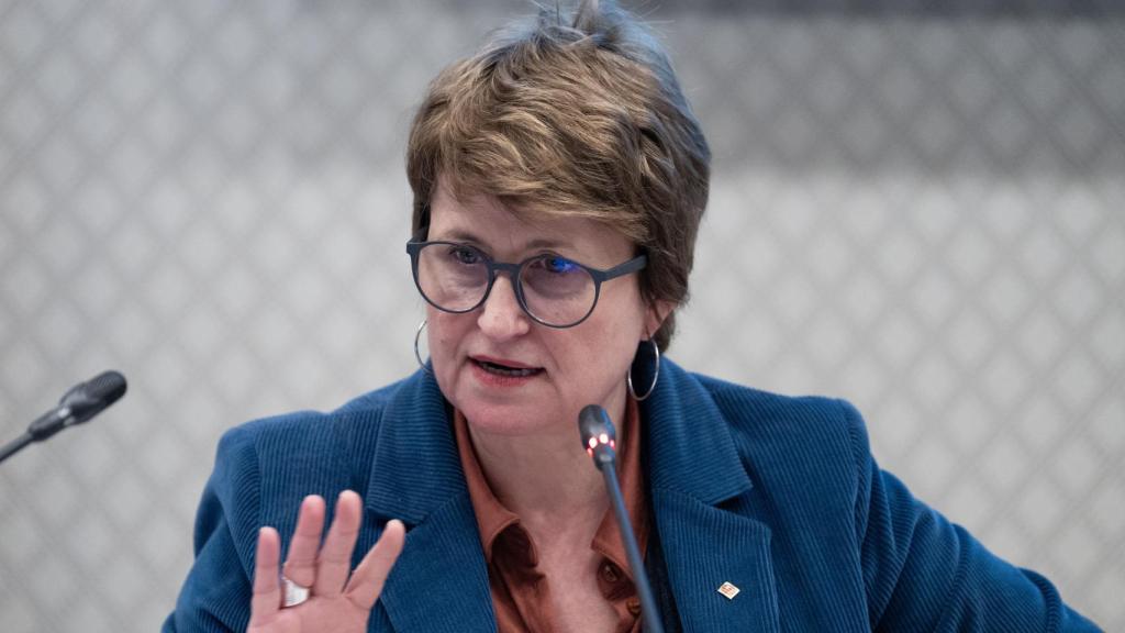 La consellera de Educación, Anna Simó, ofrece una rueda de prensa en el Parlament, a 1 de marzo de 2024