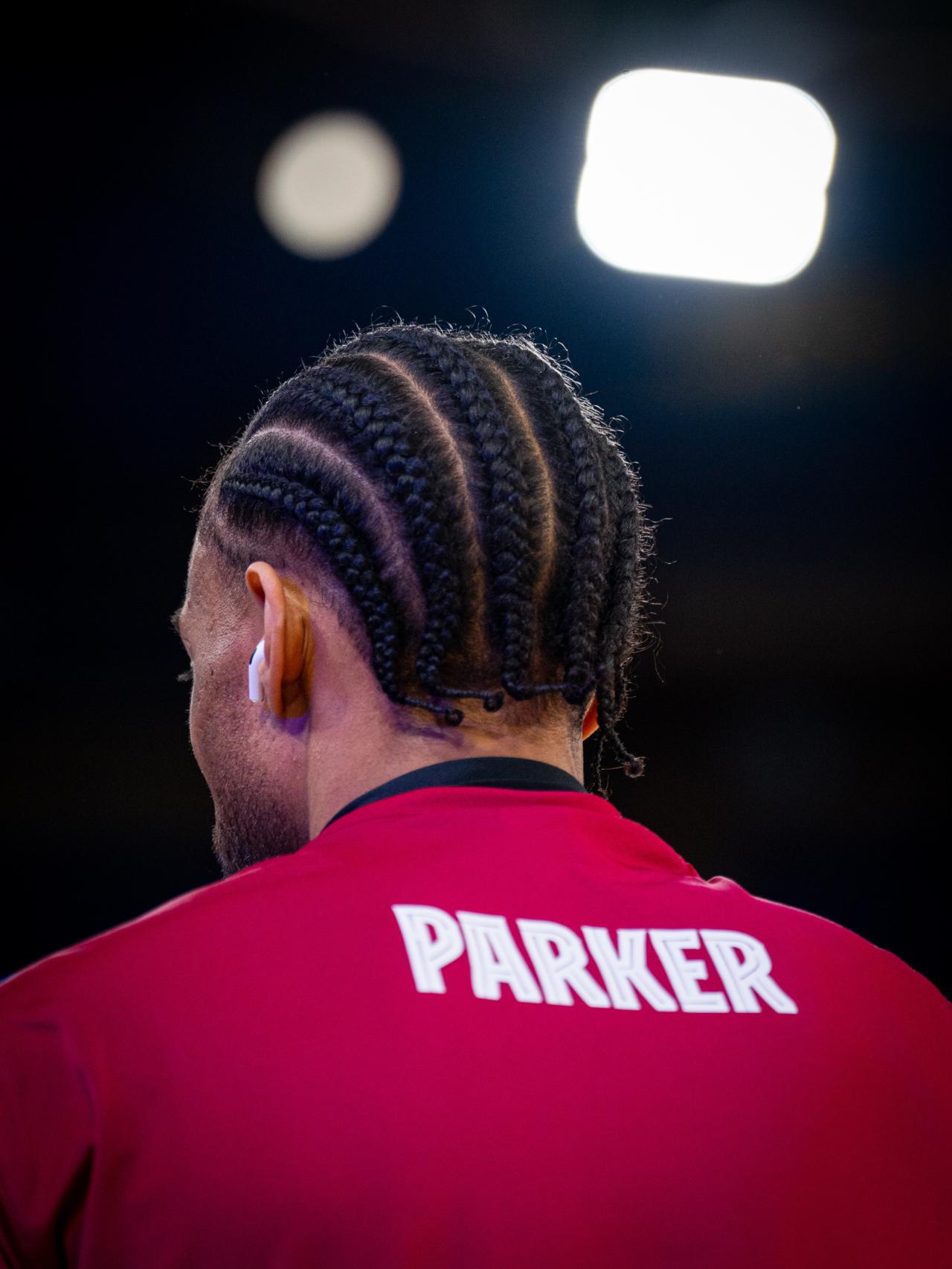 Jabari Parker luce un nuevo 'look' antes de un partido con el Barça de basket