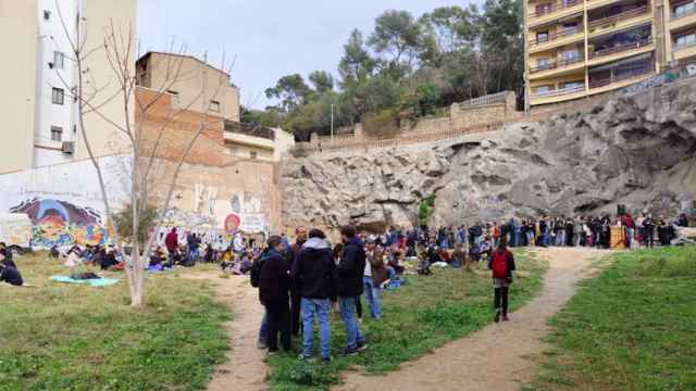 Una fiesta de antisistemas en un solar okupado en Vallcarca