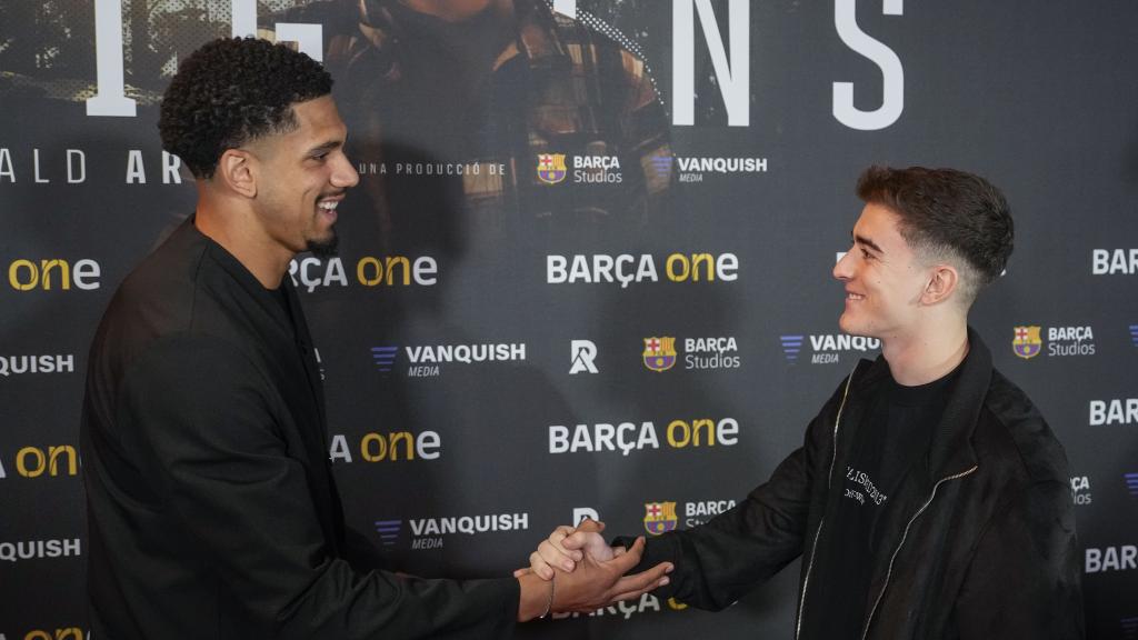 Ronald Araujo y Gavi, durante el estreno del documental 'Origins