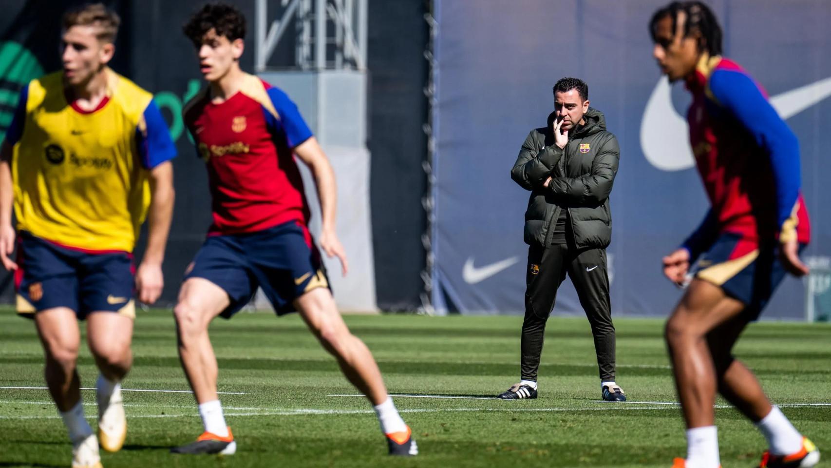 Xavi analiza el entrenamiento del Barça antes de enfrentarse al Mallorca