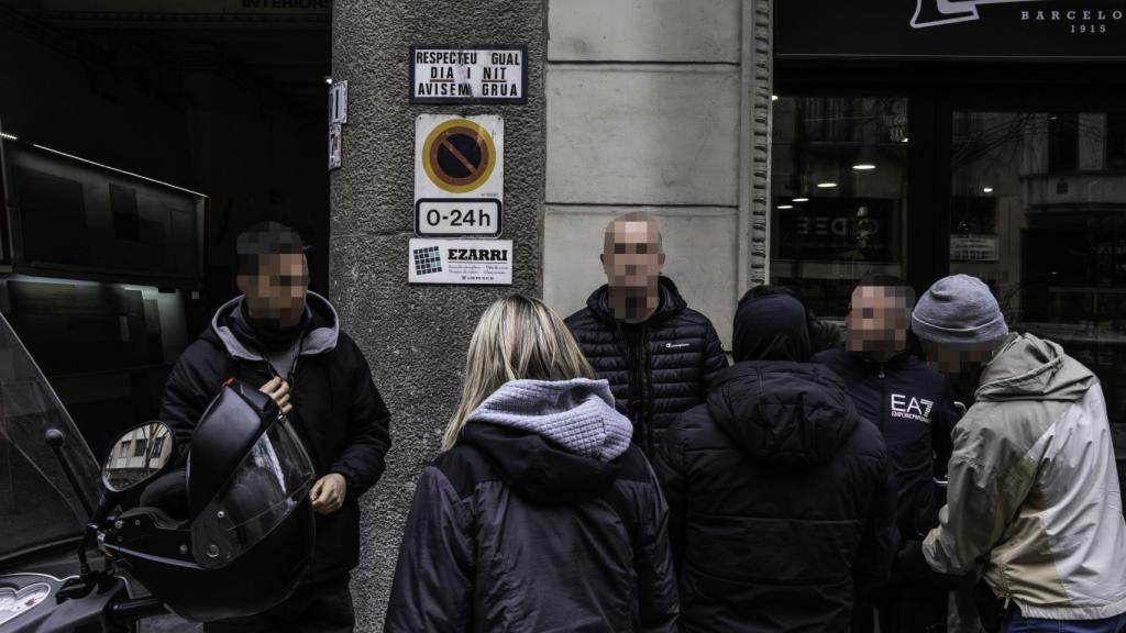 Los 'fura' de Barcelona identificando a dos de los tres detenidos