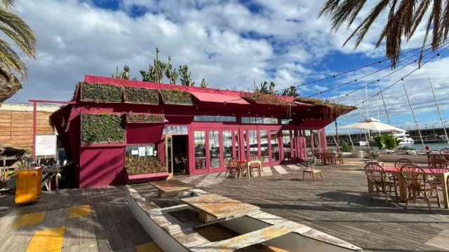 La icónica terraza del restaurante Red Fish de Barcelona