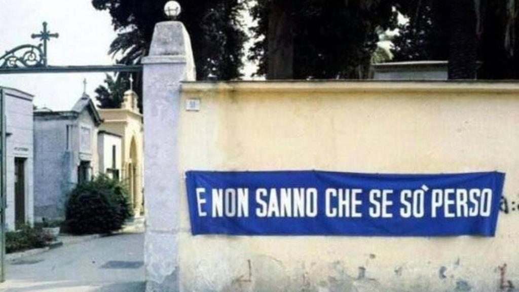 Pintadas en el cementerio de Nápoles