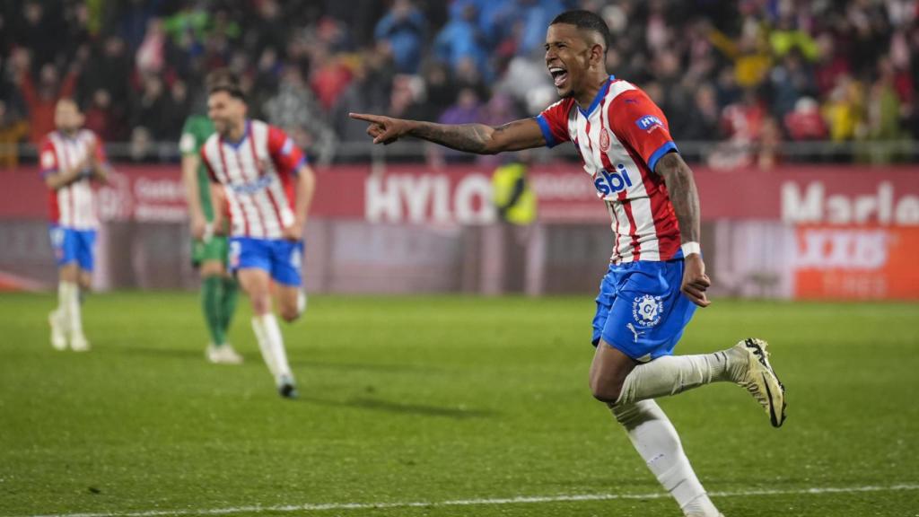 La carrera de Savinho tras marcarle al Osasuna en Montilivi