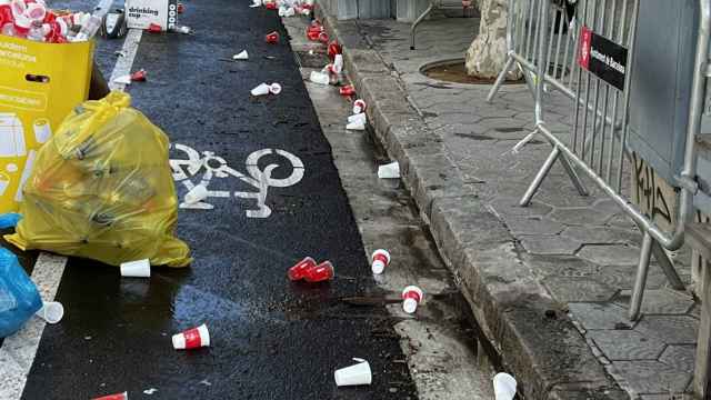 Basura en el suelo durante la Marató de Barcelona