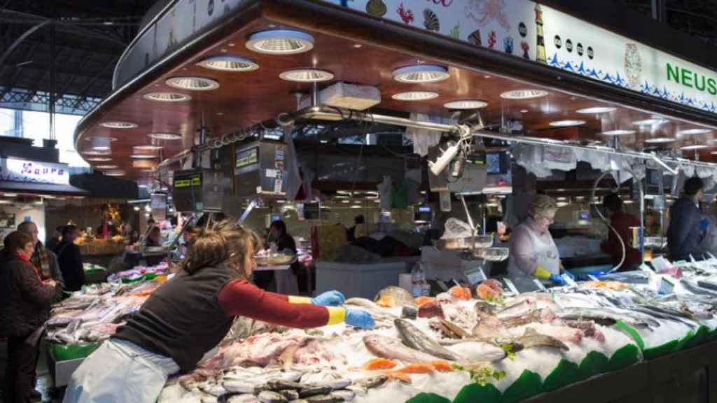 Una peixateria del mercat de la Boqueria de Barcelona