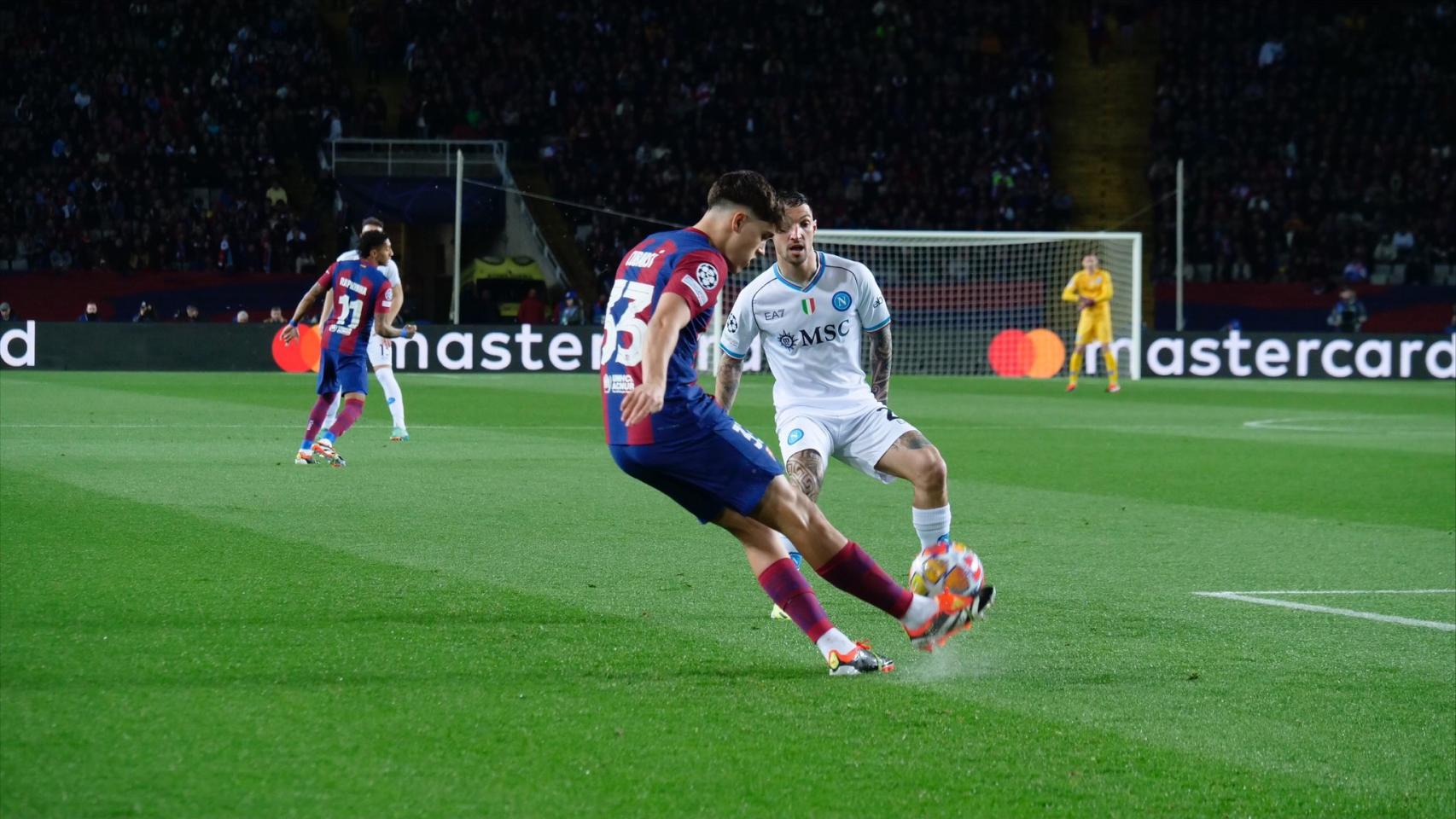 Cubarsí en el partido frente al Nápoles en Montjuïc