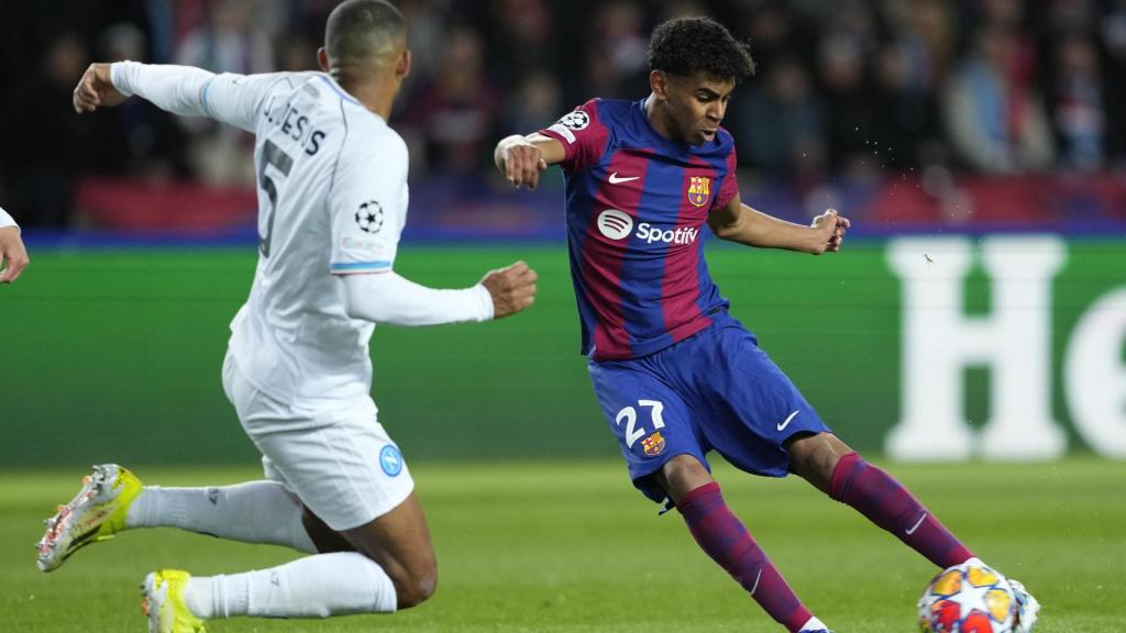 El regate de Lamine Yamal desde el suelo que desató la locura en Montjuïc