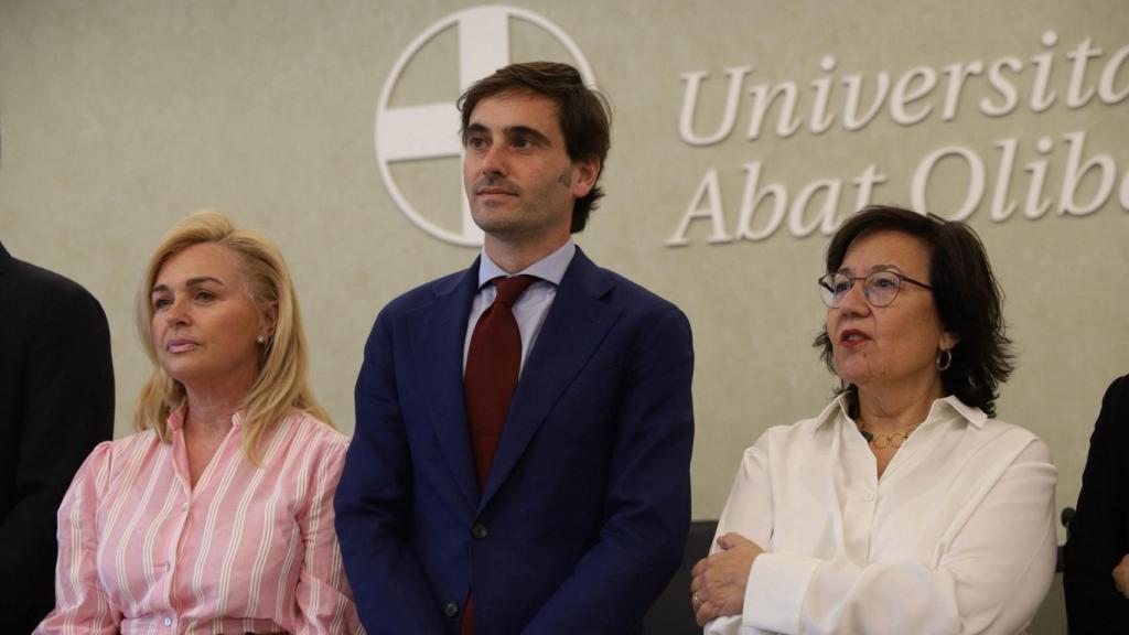 Mónica González (i), representante de la Asociación de Letrados de la Administración de la Seguridad Social; Pablo Baró (c), portavoz de la Asociación Profesional de la Magistratura, y Cristina Dexeus (d), presidenta de la Asociación de Fiscales