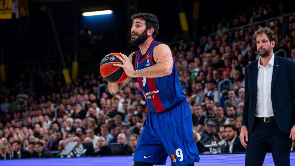 Ricky Rubio asiste en una jugada del partido del Barça contra el Partizan