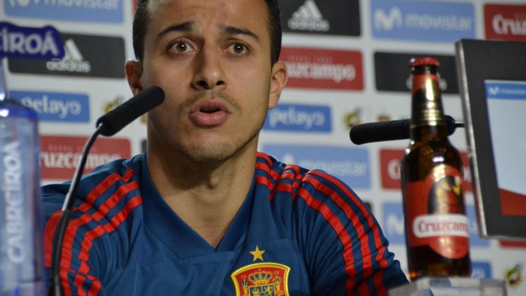 Thiago Alcántara en una rueda de prensa de la selección española, en 2018