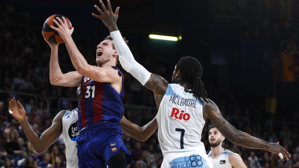 Jokubaitis, muy forzado, lanza a canasta ante Río Breogán