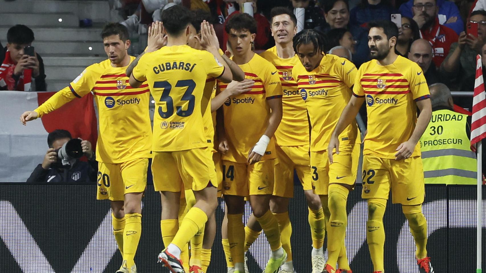 La piña del Barça tras el gol de Robert Lewandowski al Atlético