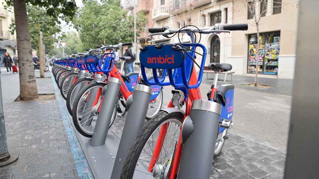 Una de les estacions de AMBici de Sant Adrià de Besòs