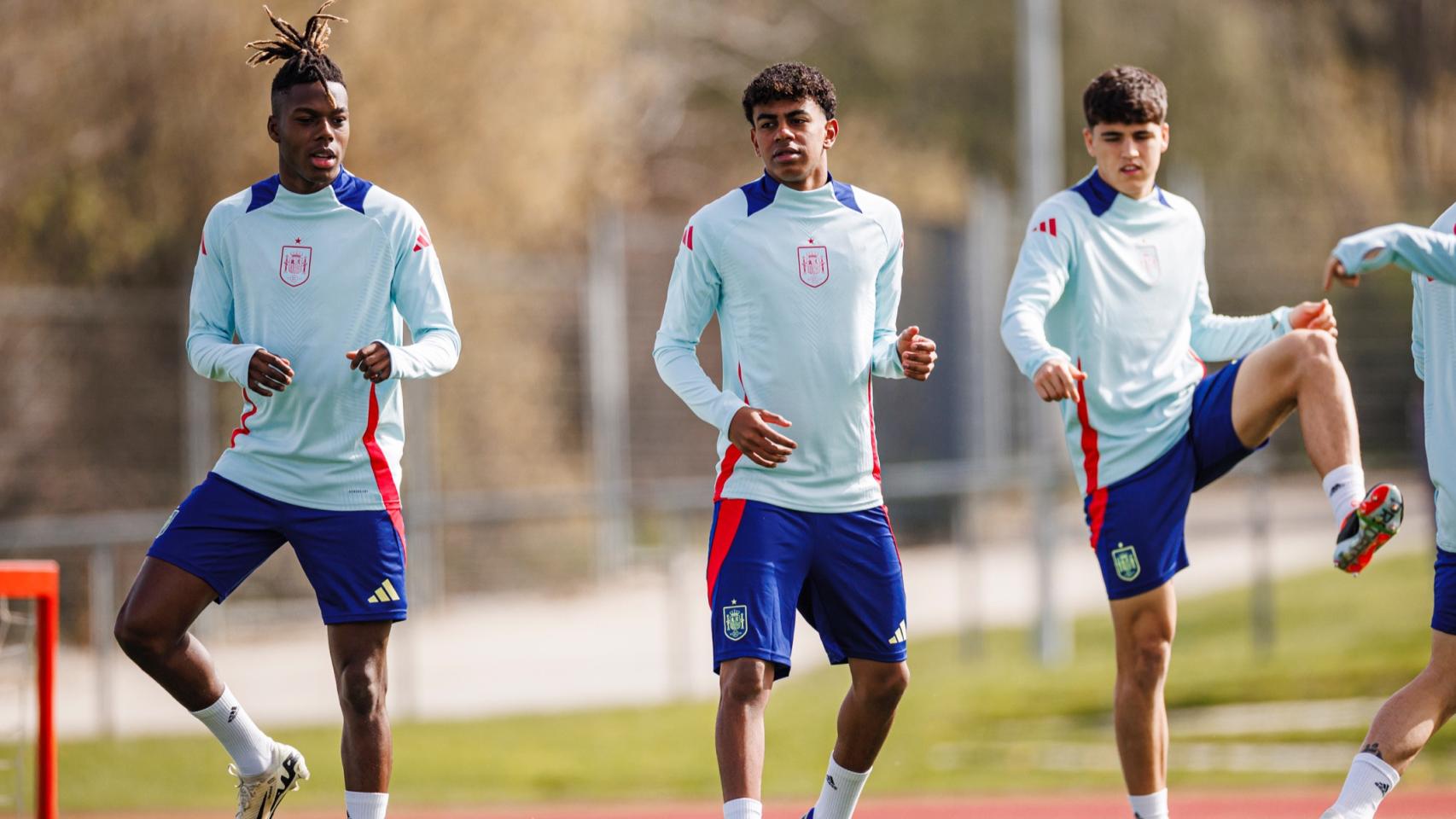 Nico Williams, Lamine Yamal y Pau Cubarsí, con la selección española absoluta