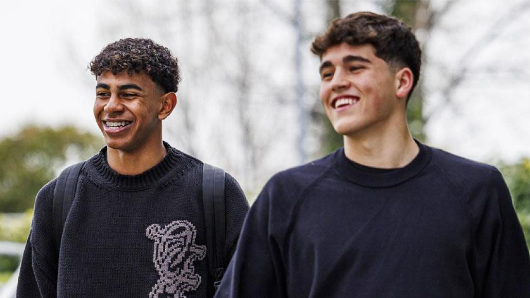 Lamine Yamal y Pau Cubarsí, en la concentración de la selección española