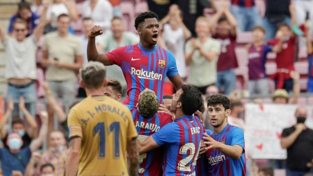Ansu Fati celebrando un gol tras volver de una lesión
