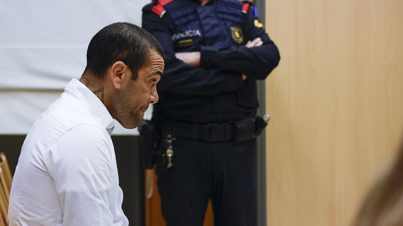 Dani Alves, en el banquillo de acusados por una agresión sexual