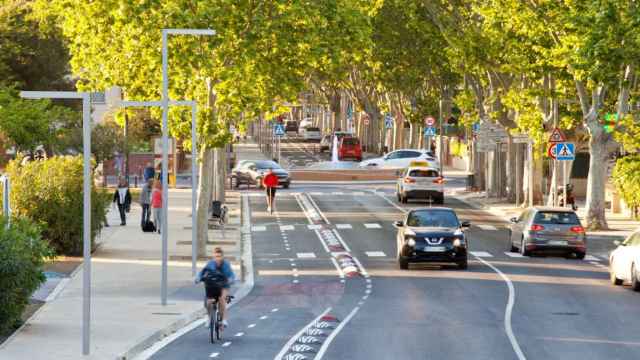 Estado actual del carril bici de la avenida de la Pineda de Castelldefels