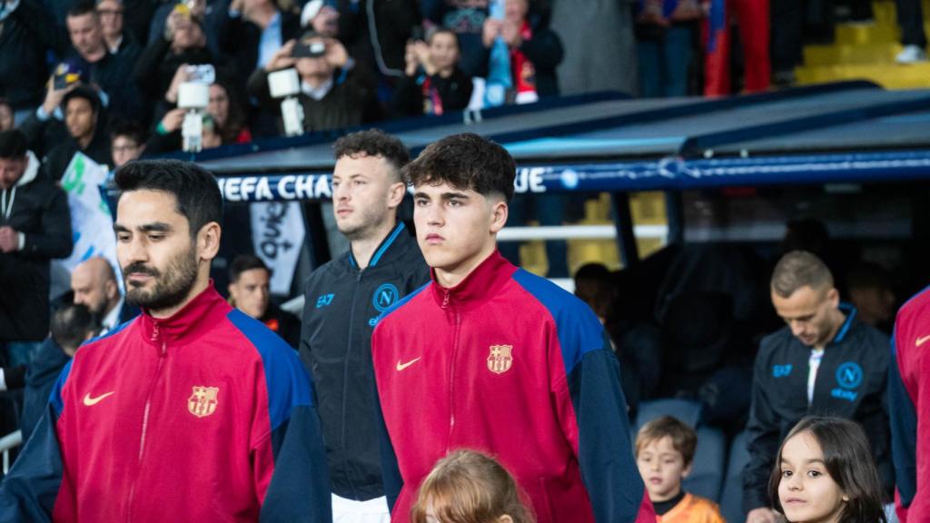 Gundogan y Cubarsí saliendo al campo.jpg