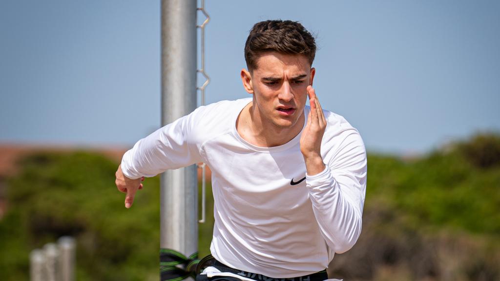 Gavi se ejercita en la playa