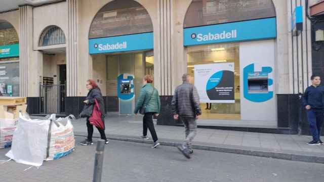 Exterior del Banc Sabadell atracado en Santa Coloma
