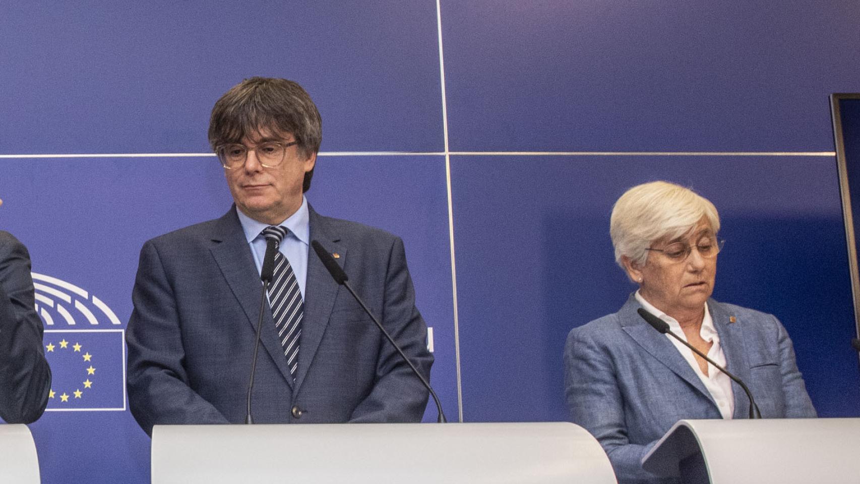 Carles Puigdemont y Clara Ponsatí, en una comparecencia en Bruselas
