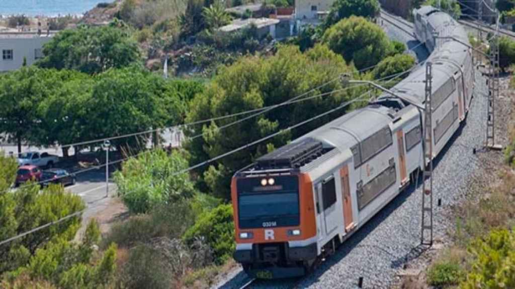 Renfe ofrece 41.000 plazas diarias en bus durante las obras en Castelldefels (Barcelona)