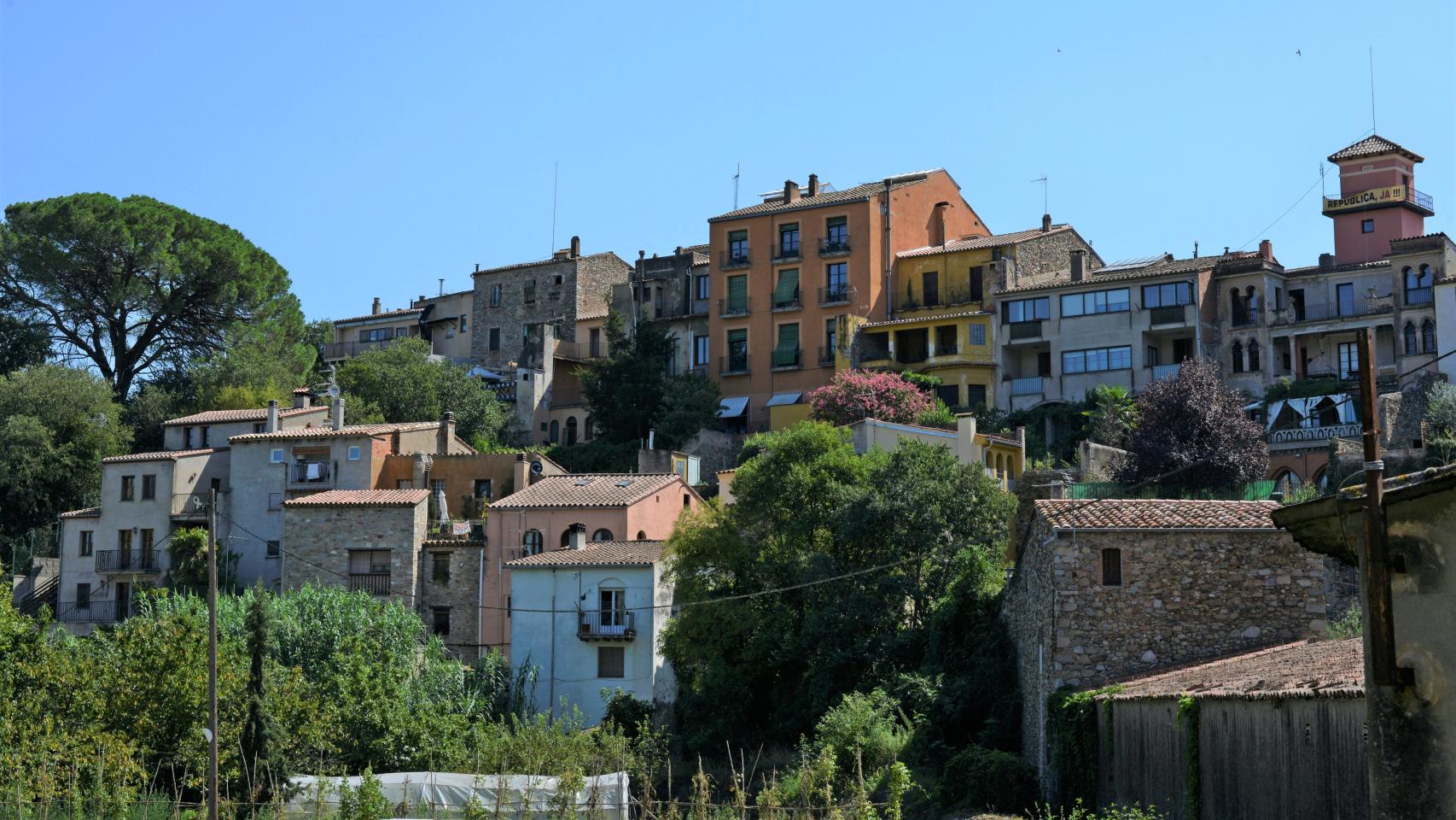 Vista de las casas de Anglès