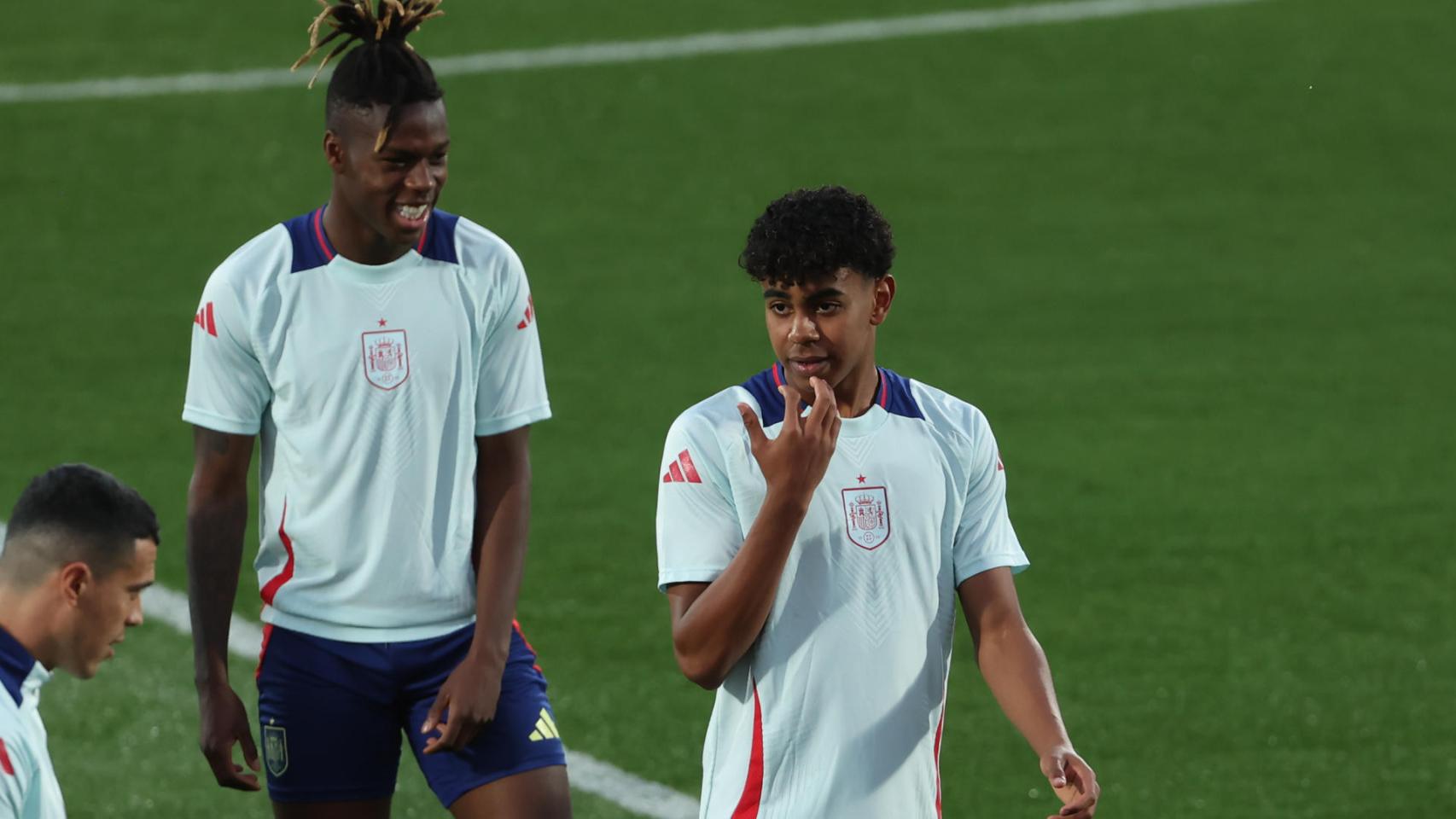 Nico Williams y Lamine Yamal, en un entrenamiento de la selección española