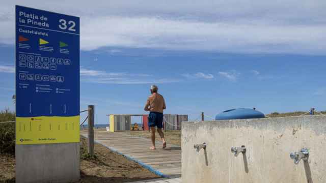 Acceso a la playa de la Pineda de Castelldefels