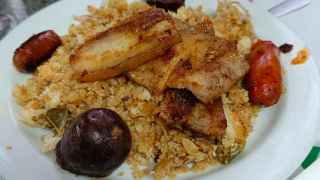 Un plato de migas extremeñas del restaurante Bar Oliva de Barcelona