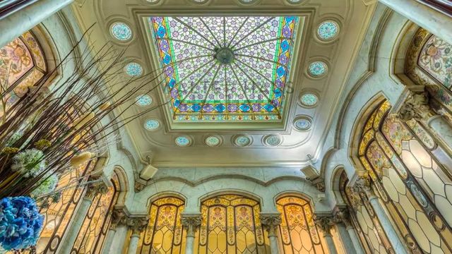 Los techos altos del palacete, típicos de los edificios del Eixample barcelonés