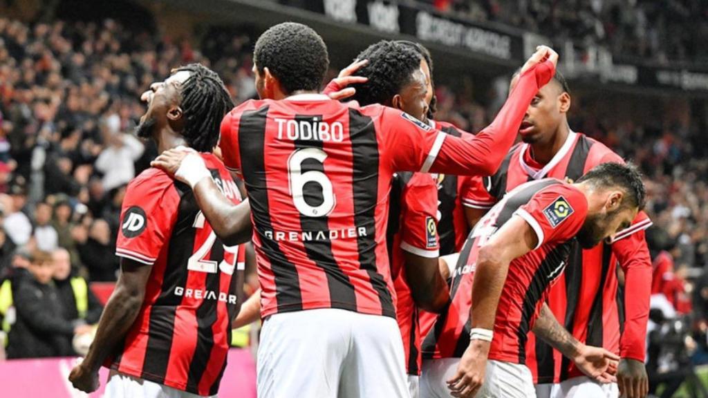 Jean-Clair Todibo celebra un gol del Niza
