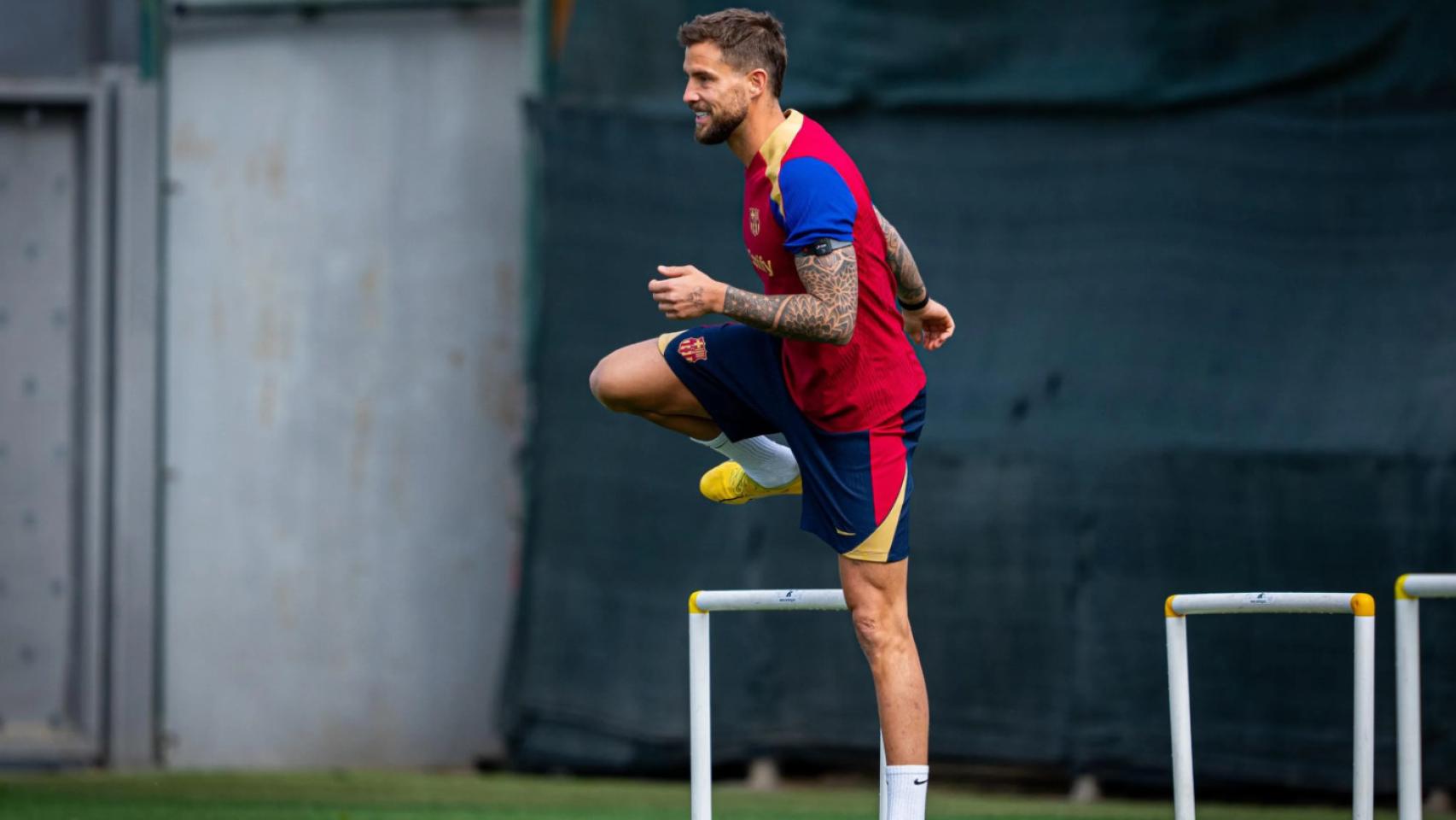 Iñigo Martínez, en una sesión de entrenamiento del Barça