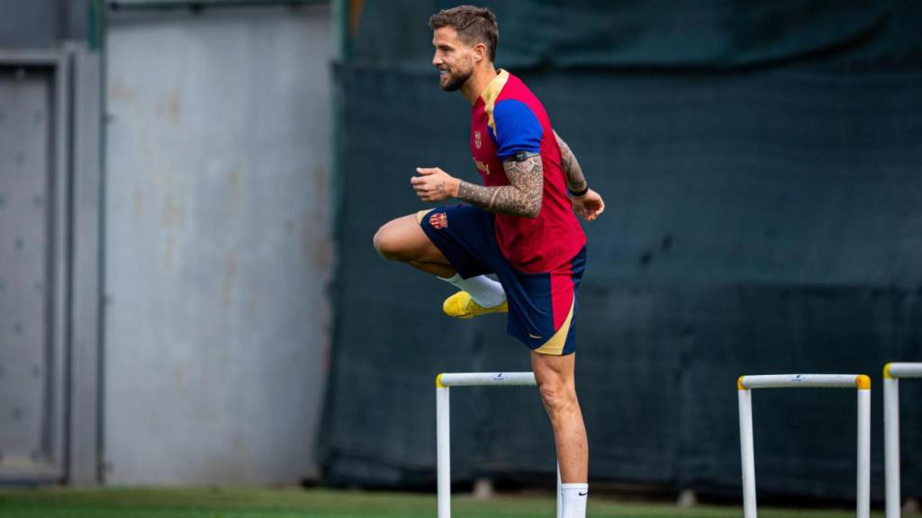 Iñigo Martínez, en una sesión de entrenamiento del Barça